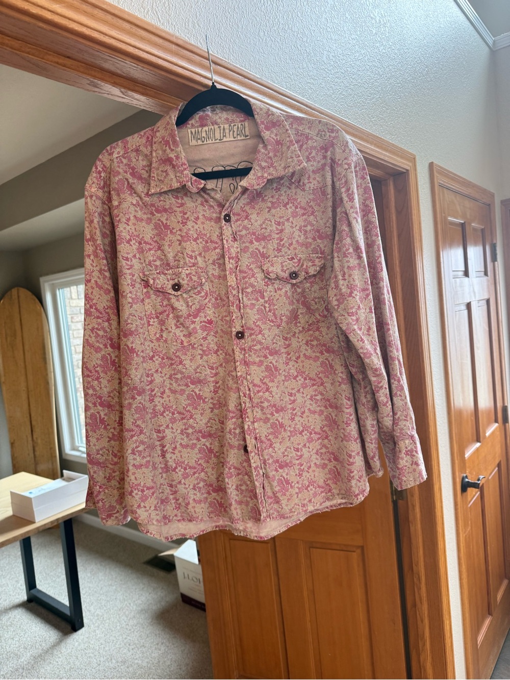 Magnolia Pearl Men's Pink and Cream Floral Button-Down Shirt
